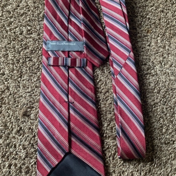 Perry Ellis Portfolio Tie (Item #2) - Picture 2 of 2